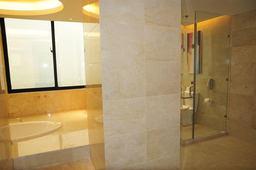 Four Points By Sheraton Taicang Esterno foto